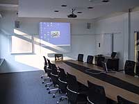 Leinwand mit Beamer Deckenmontage